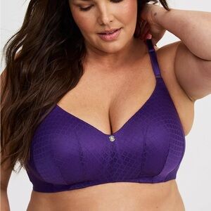 Torrid (NWT) Dream wire-free fishnet lace bra